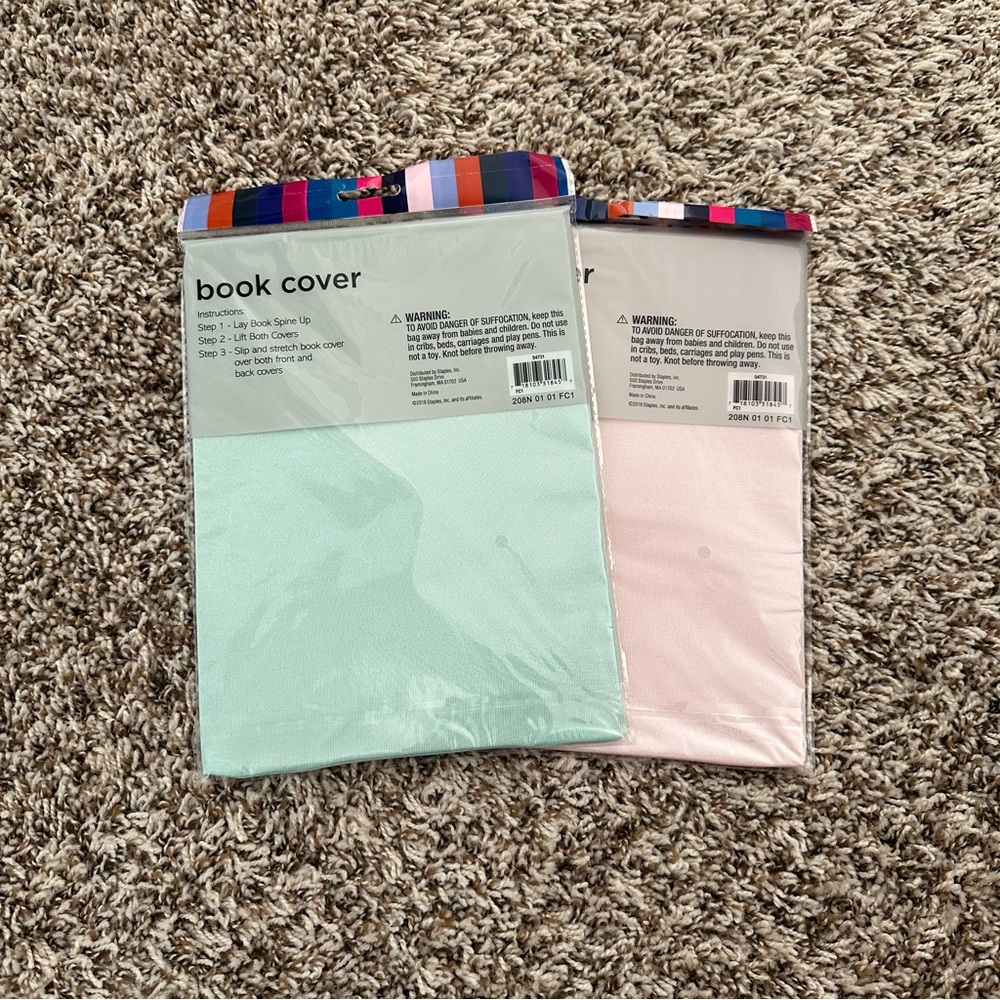 Staples Stretchy Jumbo Book Covers - Picture 2 of 2